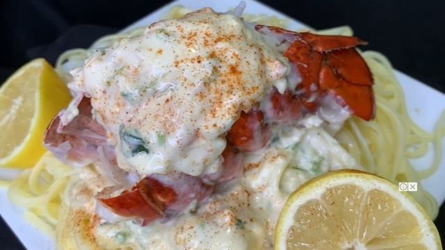 RECIPE FOR LOBSTER AND MUSHROOM WITH GARLIC CREAM