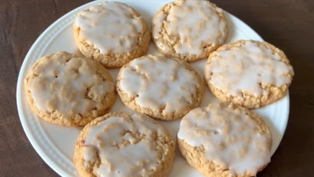 Mother's Iced Raisin Cookie Recipe